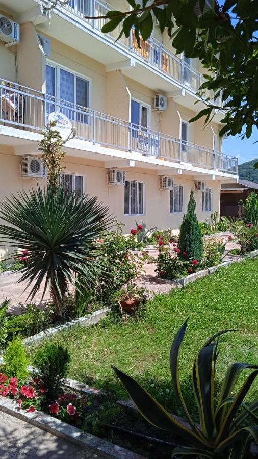Dionisy Guest House Pizunda Bagian luar foto