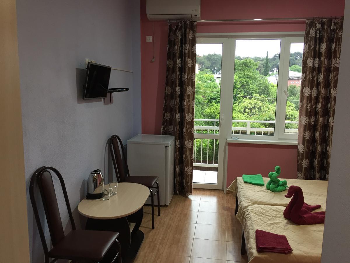 Dionisy Guest House Pizunda Bagian luar foto