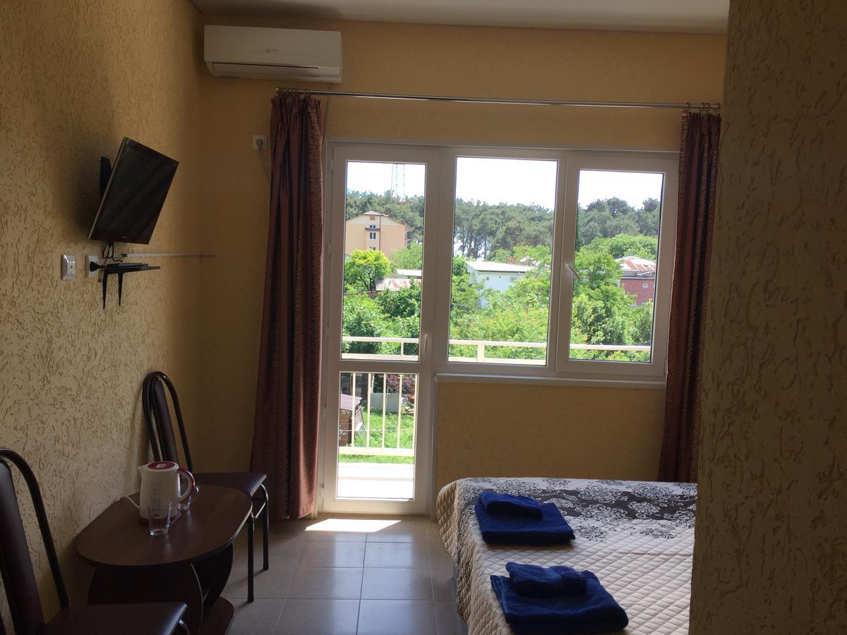 Dionisy Guest House Pizunda Bagian luar foto