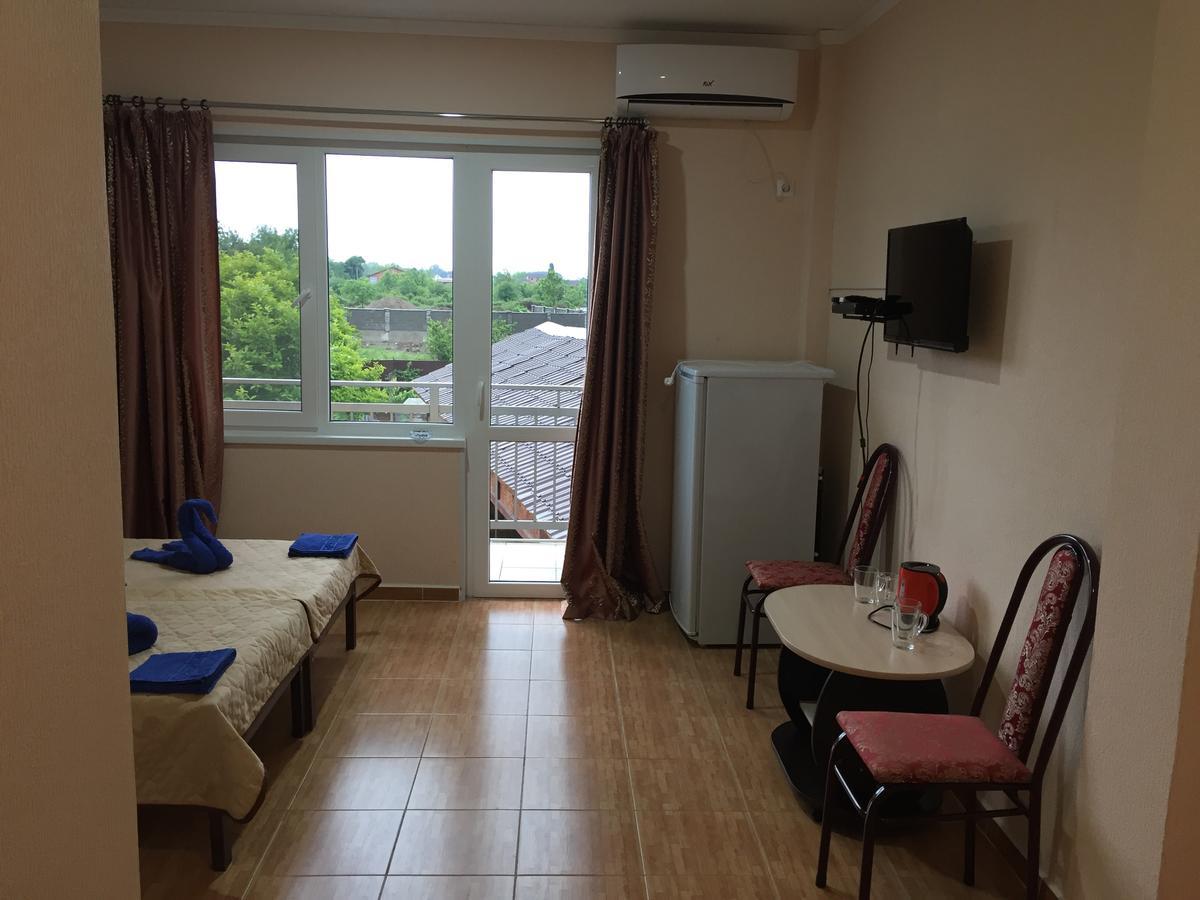 Dionisy Guest House Pizunda Ruang foto