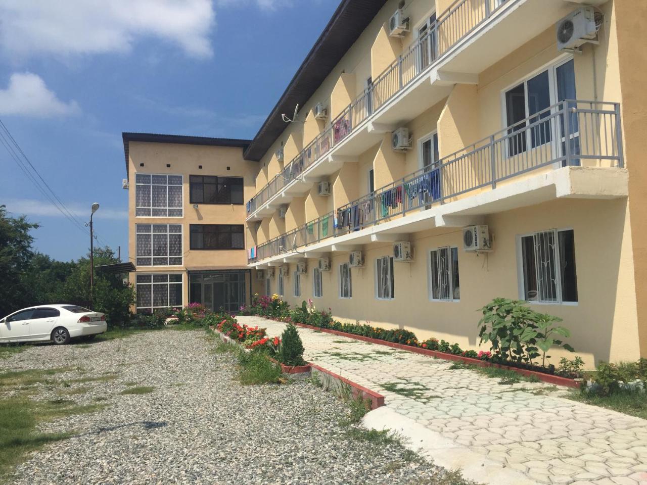 Dionisy Guest House Pizunda Bagian luar foto