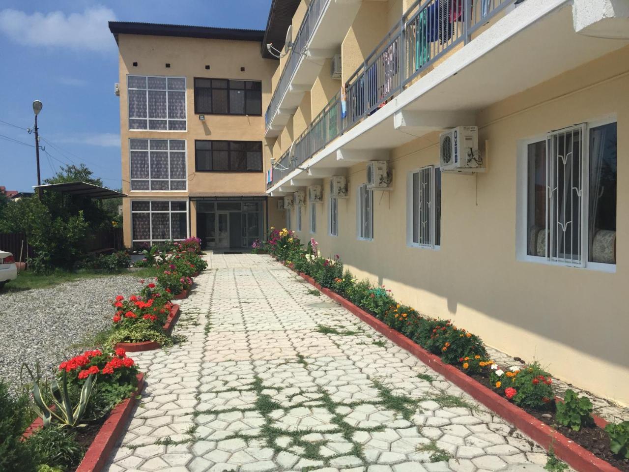 Dionisy Guest House Pizunda Bagian luar foto