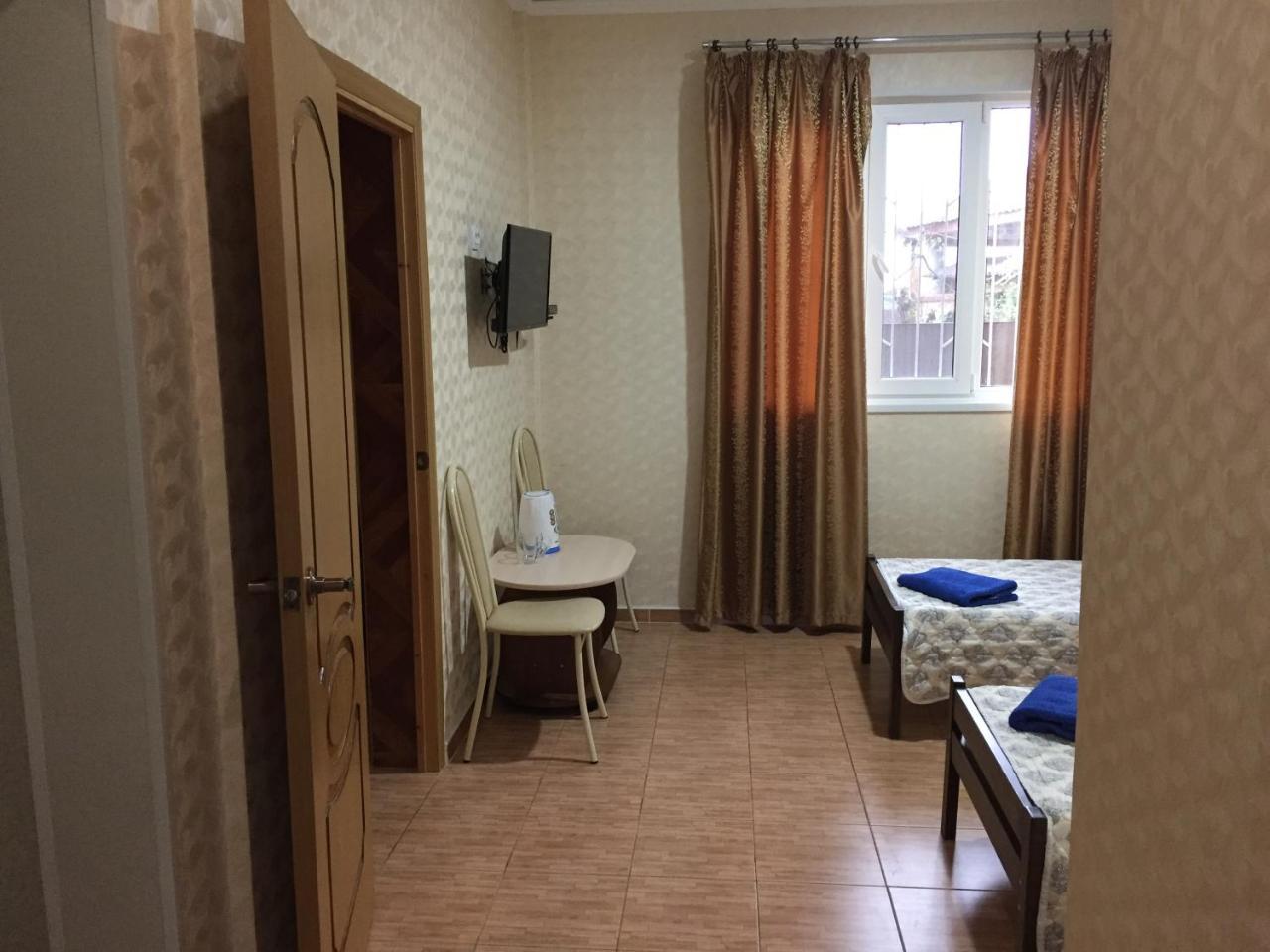 Dionisy Guest House Pizunda Bagian luar foto